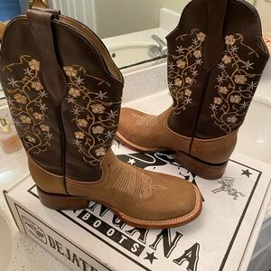 Stylish Brown Mexican Cowgirl Boots